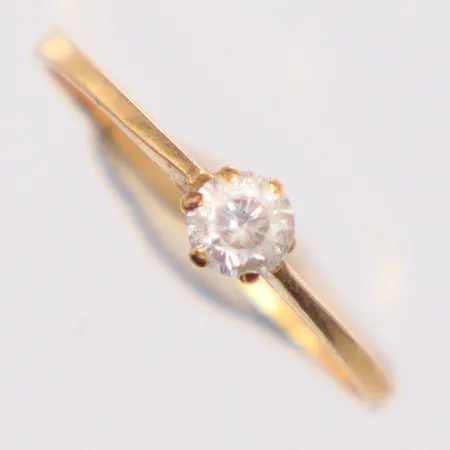 Ring, Ø15, vit sten, ojämn i skenan, 18K Vikt: 1 g