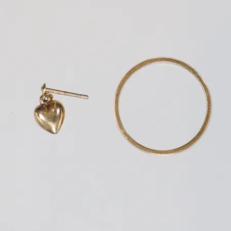 Diverse guld, defekt, gravyr 18K Vikt: 5,7 g