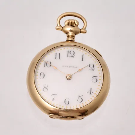 Waltham fickur i 14K guld,Ø30mm, verknr:15018985, personlig gravyr på innerboett, går ej att vrida upp. bruttovikt 21,82g.