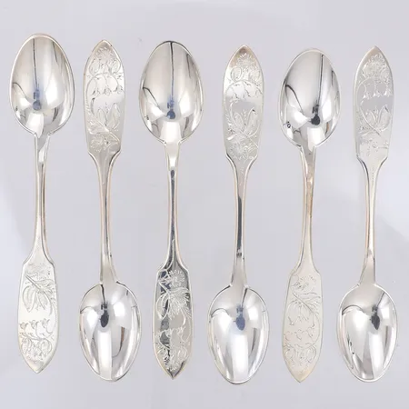 6 Kaffeskedar modell Tornedal, 12cm, gravyr, 830/1000 silver i etui Vikt: 97,8 g