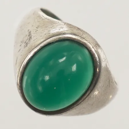 Ring med krysopras, stl 15¾, bredd 13,9mm, silver Vikt: 5,3 g