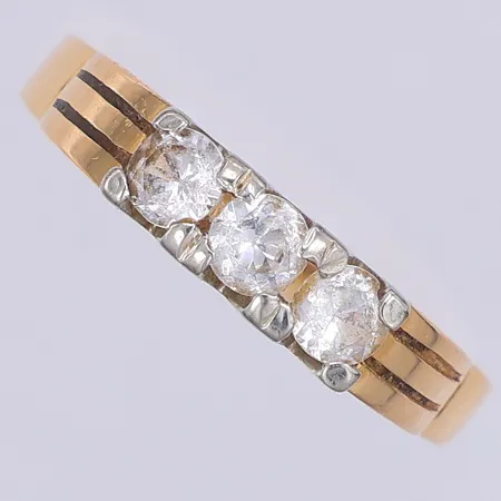 Ring, vita stenar, stl 17, fattning i vitguld, Dahlgren år 1966, 18K Vikt: 3,2 g