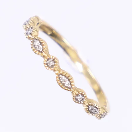 Ring med diamanter totalt 13xca 0,005ct, stl 17¼, bredd 2-3mm, 18K Vikt: 1,5 g