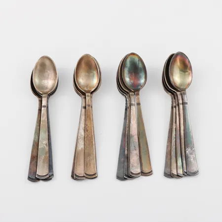 Skedar 19 st modell Rosenholm, längd ca 11 cm. Vikt: 240 g