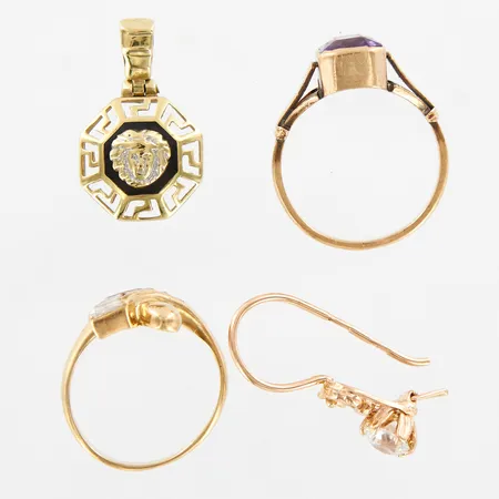 Två ringar med stenar, enstaka örhänge med sten, hänge, slitage, 14K Vikt: 9,9 g