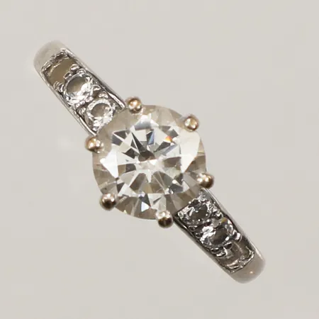 Ring, vita stenar, stenar saknas, stl 17, bredd 1,4-8mm, vitguld, 18K  Vikt: 3,2 g