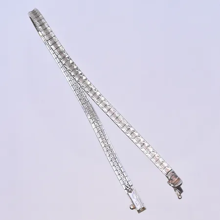 Armband, längd 19 cm, bredd 4 mm, silver 835/1000. Vikt: 7,5 g