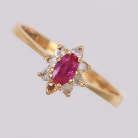 Ring med rosa safir och vita stenar, stl 17½, bredd 5,6mm, Sävsjö guld, en sten saknas, 18K Vikt: 2,2 g