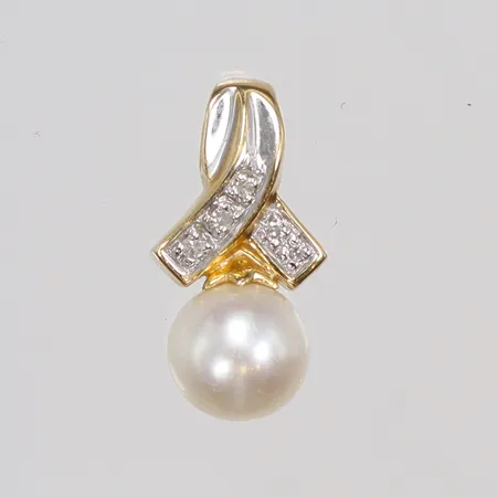 Hänge med saltvattenpärla samt diamanter 5xca0,005ct 8x16mm GHA 18K Vikt: 1,7 g