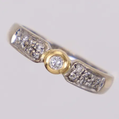 Ring med olikslipade diamanter 0,15ctv, stl 17, Guldfynd, rödguld/vitguld 18K Vikt: 3,1 g