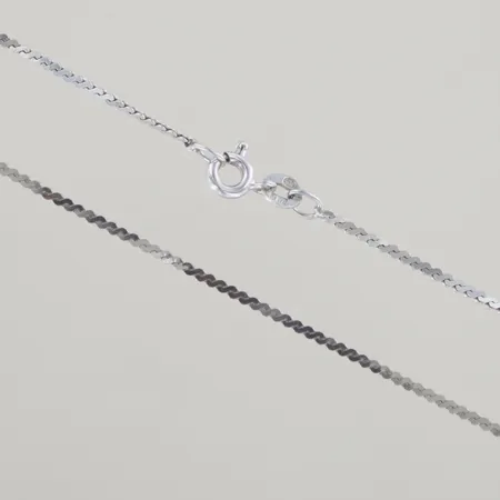 Halskedja, längd 42 cm, bredd 0,7 mm,18K Vikt: 3,6 g