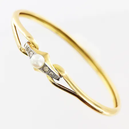 Armring, odlad pärla Ø5mm, vita stenar, Ø58mm, bredd 4mm, ihålig, Alton, 18K. Vikt: 8,8 g