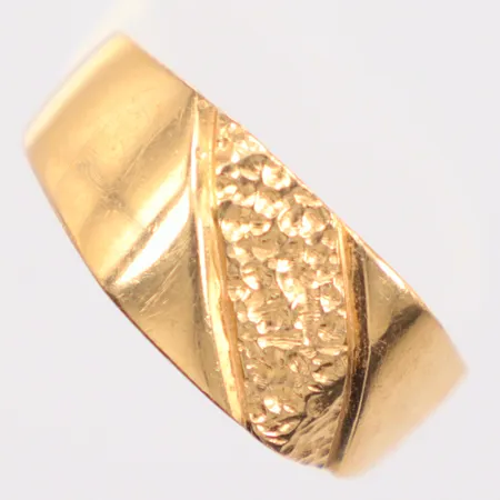 Klackring, Ø19¾, bredd10,1mm, något ojämn, 18K Vikt: 9,2 g