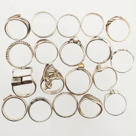 Nitton ringar. 925/1000 silver Vikt: 71,4 g