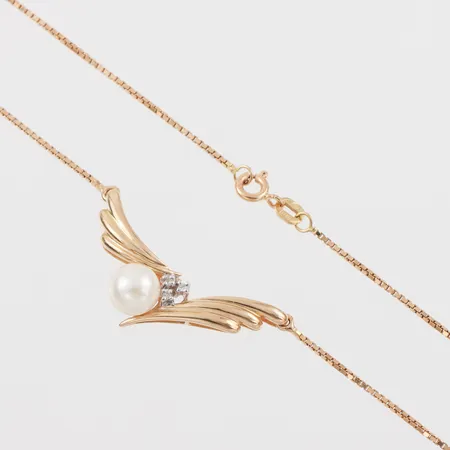 Collier med pärla och stenar, hängdelen 14k,kedjan 18k. Vikt: 6,3 g