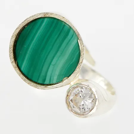 Ring med malakit, vit sten justerbar storlek, stl16, bredd: 4-8mm, silver 925/1000 Vikt: 6,3 g