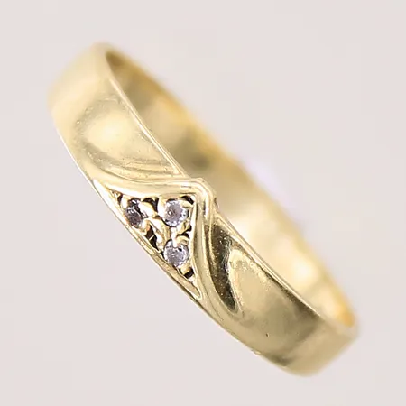 Ring med vita stenar, stl: 16¾, bredd: 2,4mm, 14K Vikt: 1,9 g