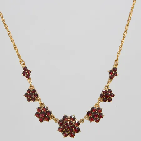 Collier, granater, förgyllt silver, längd ca 41cm, bredd 1,8-13,7 mm, brv 8,9g Vikt: 8,9 g