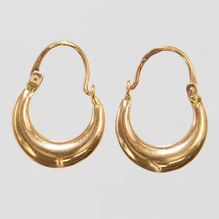 Ett par örhängen, creoler längd 18mm, bredd 2,4mm, 18K Vikt: 1,1 g