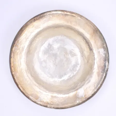 Skål, Alrik Eriksson, hamrad dekor, höjd 3cm, diameter 19cm, silver 925/1000 Vikt: 691,4 g