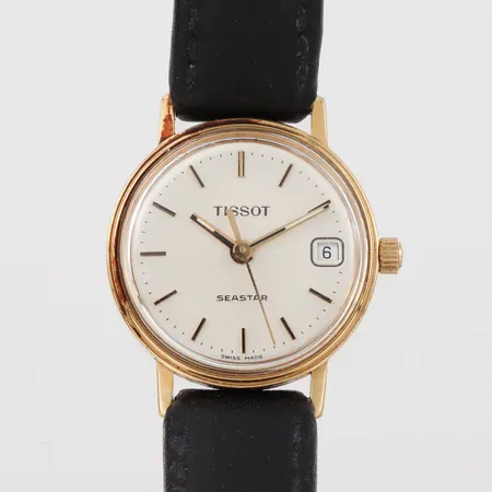 Damur Tissot,gravyr,fungerar ej,diameter ca 21.8 mm,18k. Vikt: 0 g