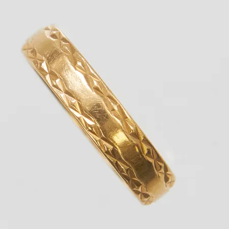 Ring, mönstrad, stl 16½, bredd 4mm, Schalins, gravyr, 18K Vikt: 3,2 g