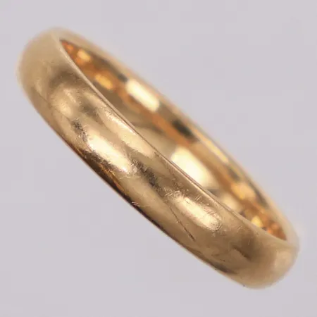 Ring, slät, Schalin, stl 19¼, bredd 3,9mm, gravyr, 18K Vikt: 5,2 g