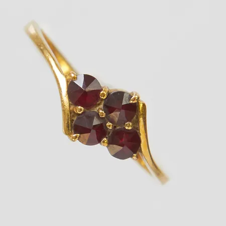 Ring, granater, stl 18, bredd 1,9-7,8mm, ostämplad, 14K Vikt: 2,1 g