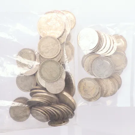 Svenska silvermynt 80% bruttovikt 222,7gr nettovikt 177,6gr, 40% bruttovikt 585gr, nettovikt 234gr totalvikt netto 411,7gr Vikt: 411,7 g