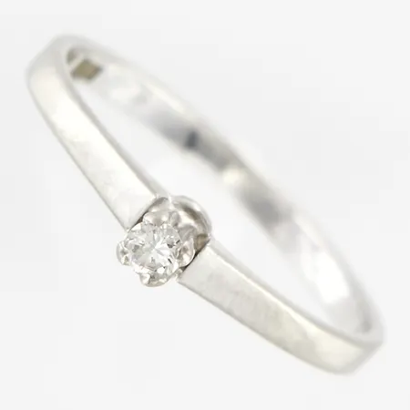 Ring vitguld med diamant 0,03ct, stl 16½, bredd 2,5mm, 18K Vikt: 1,7 g