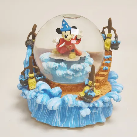 Speldosa/Snöglob, Disney Store, "Sorcerer's Apprentice", spelar musik från filmen Fantasia, funktionstestad, ca 16x20cm, originalförpackning, något gulnad beläggning inuti globen, skrymmande frakt