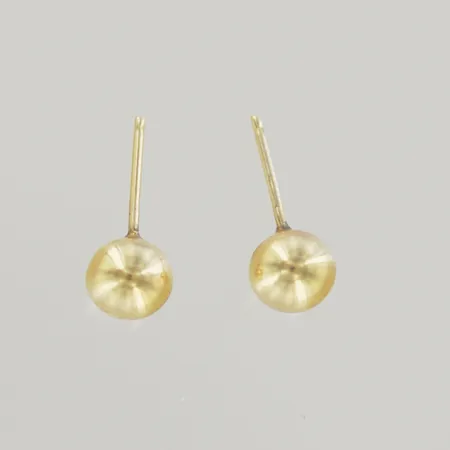 Ett par örhängen, bredd 6 mm, ploppar saknas,18K Vikt: 0,4 g