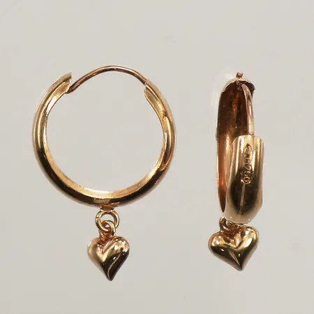 Ett par örhängen, creoler med hjärtan, Ø12,7mm, längd 18mm, 18K Vikt: 0,8 g