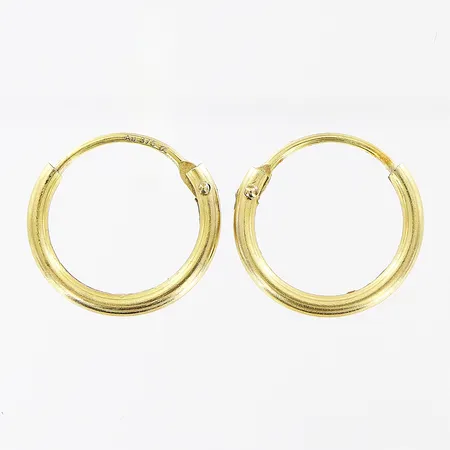 Ett par örhängen, creoler Ø11mm, bredd 1mm, 9K. Vikt: 0,2 g