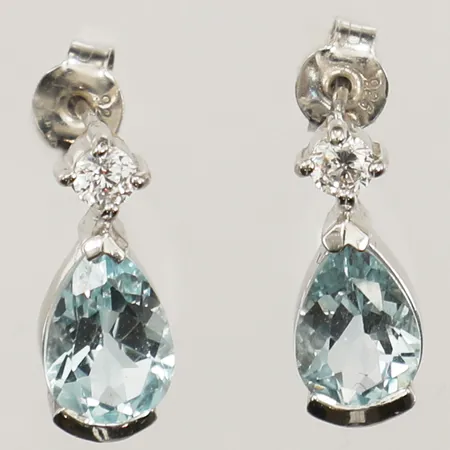 Ett par örhängen med blå och vita stenar ca 15mm, bredd 6mm, böjda stift, 925/1000 silver Vikt: 2,8 g