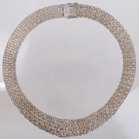 Collier, X-länk med stav, halvstelt, doserat, längd 50cm, bredd 25-17,3mm, INP, 925/1000 silver Vikt: 84,6 g