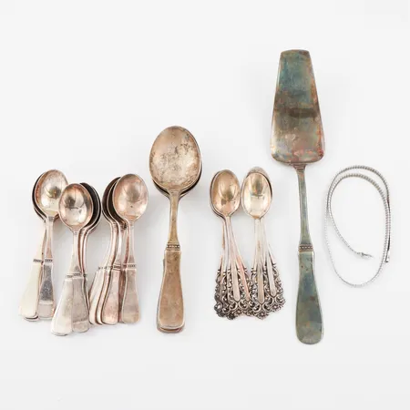 Diverse bestick,slitage/repor + defekt halsband,silver. Vikt: 623 g