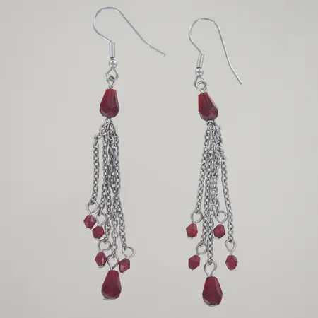 Ett par örhängen med stenar, längd 8,5 cm, silver 925/1000 Vikt: 3,9 g