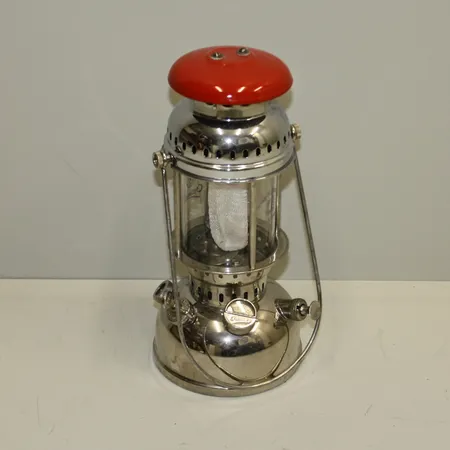 Stormlyckta, Optimus 200P, Sverige, 32cm hög, plåtschatull med påfyllningstillbehör. Skickas med postpaket.