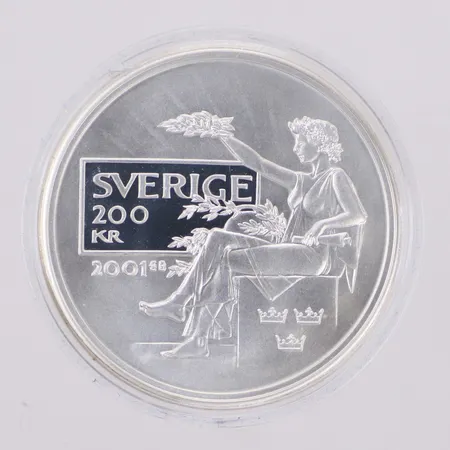 Minnesmynt, Ø36mm, 200kr, Nobelprisets hundraårsjubileum 2001, plastetui, 925/1000 silver Vikt: 27 g