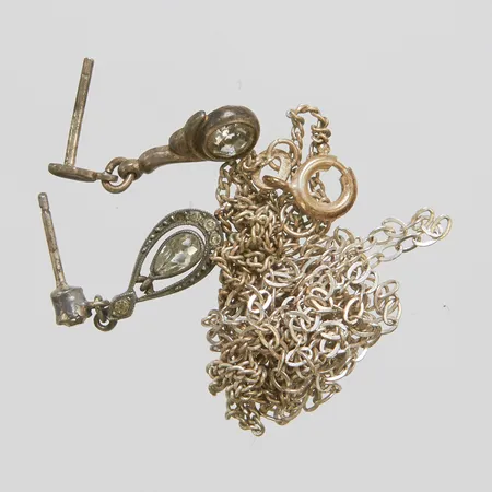 Diverse silver 830-850/1000, defekt, brv 3,8g Vikt: 3,8 g