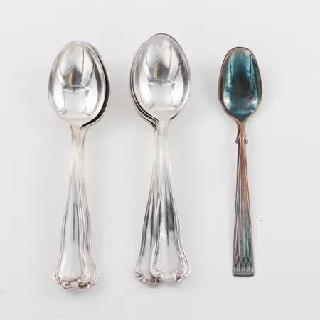 Diverse skedar,silver. Vikt: 167,7 g