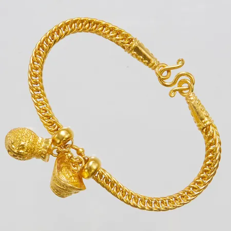 Armband, Thaiguld, integrerade berlocker, längd ca15,5cm, bredd 3,8mm, 23K Vikt: 15,2 g