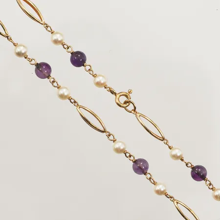 Collier, pärlor Ø4,4mm, lila stenar, längd 43cm, bredd 3,3mm, 18K Vikt: 9,5 g