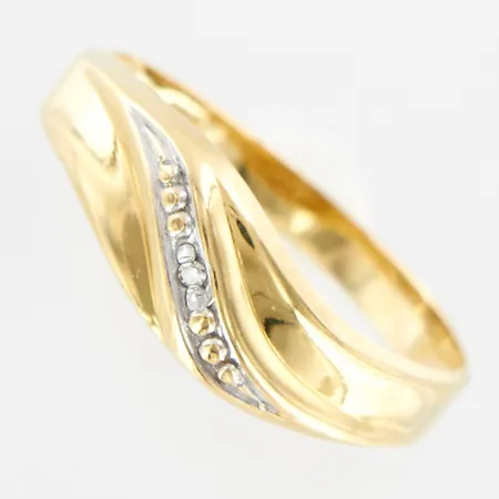 Ring, diamant 0,01ct, stl 16¼, bredd 3-6mm, 18K Vikt: 1,5 g