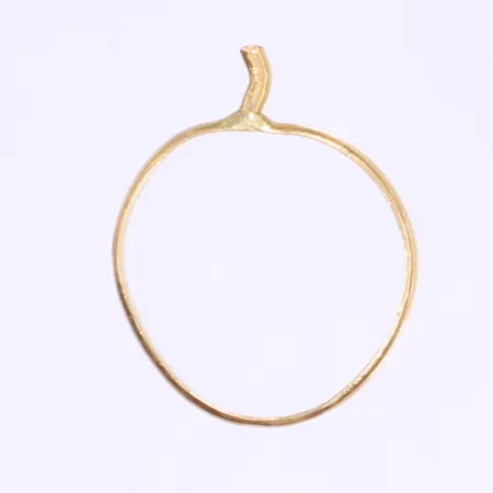 Ring i form av äpple, stl 16¾, bredd 2mm, ojämn i formen, 21K Vikt: 1,1 g