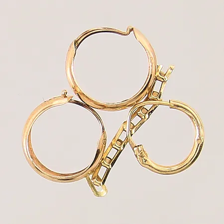 Diverse guldsmycken, defekt, bucklor, 18K Vikt: 1,4 g