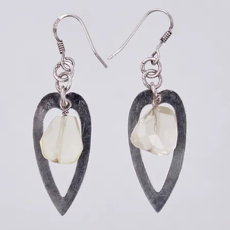 Ett par örhängen med stenar, längd: ca 5cm, bredd: ca 15mm, 925/1000 silver  Vikt: 7,1 g