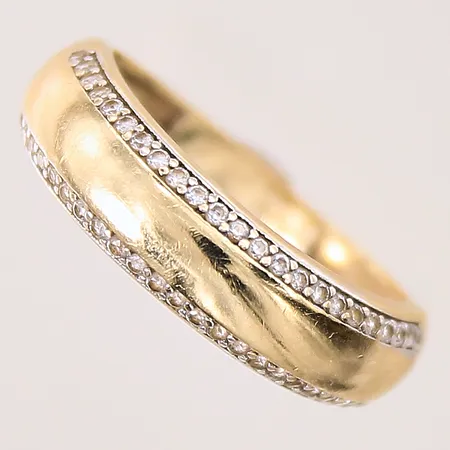 Ring med vita stenar, stl: 18, bredd: 2,1mm, 14K Vikt: 2,6 g