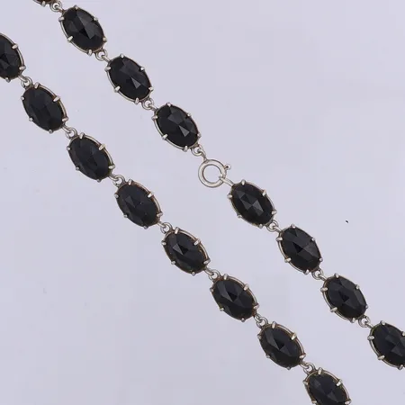 Collier med svarta stenar, 41cm, bredd 9,5mm, saknar stämplar, silver Vikt: 18,4 g